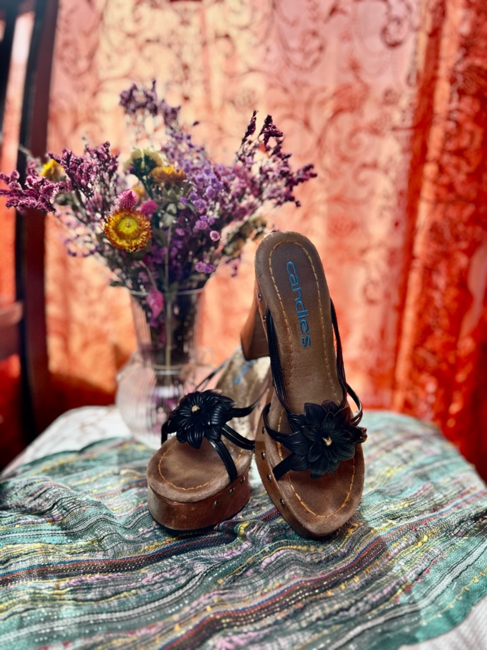 RARE y2k Candie's Brown Platform Sandals with Black Floral Accent